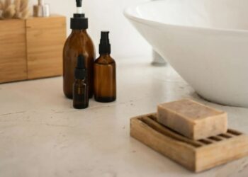 Чому не можна вмиватися і мити голову господарським милом? І для чого воно потрібне насправді?