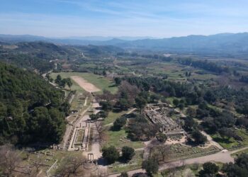 Чому варто відвідати маловідому європейську “перлину” в Греції: відповідь експертів