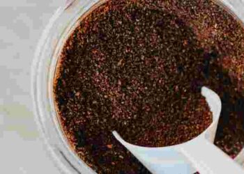 Як змолоти кавові зерна без кавомолки: прості і не дуже способи
