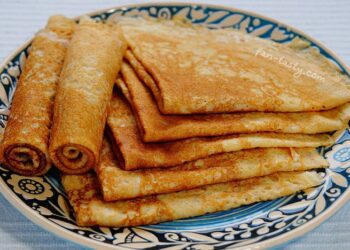 Для тоненьких блинов не нужно ни молоко, ни яйца: получаются очень ароматными (РЕЦЕПТ)