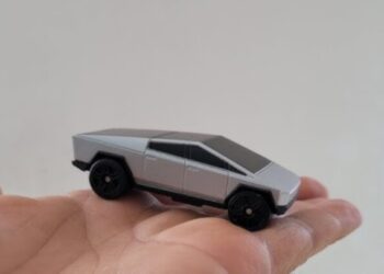 Дослідники розрахували масу сучасного Інтернету — не дотягує до Cybertruck, але важчий за 10 чоловіків