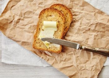 Фольга или пергамент: какая упаковка сливочного масла указывает на качество
