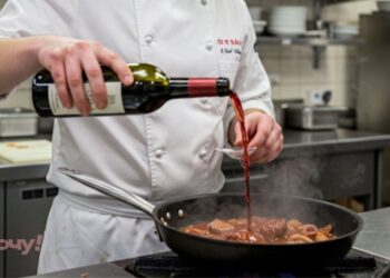Истина в вине: что нужно знать при приготовлении блюд с алкогольными напитками