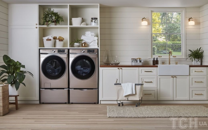 Як очистити пральну машину з боковим завантаженням, щоб позбутися запаху та цвілі