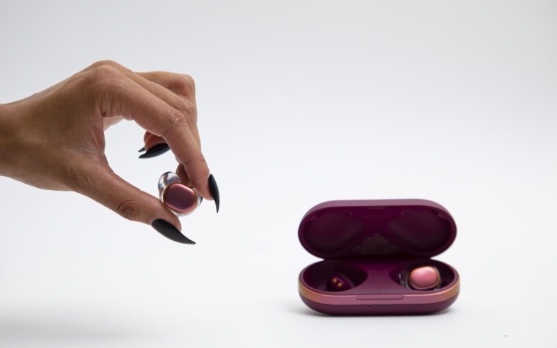 Як почистити навушники від мікробів: цікаві поради