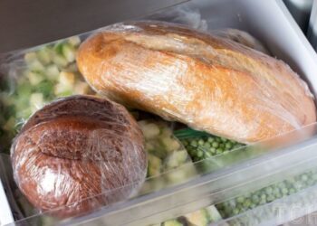 Як правильно заморожувати хліб