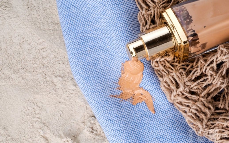 Як прибрати тоналку з комірця вашої куртки: корисні поради