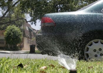 Як самостійно помити автомобіль, щоб він мав вигляд мов з професійної мийки 