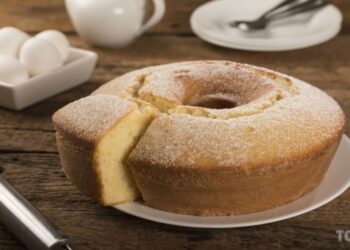 Лайфгак з TikTok: як швидко та просто розрізати бісквіт без ножа