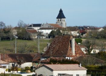 Маленький секрет Франції: названо неймовірне село, яке зачаровує своєю загадковістю
