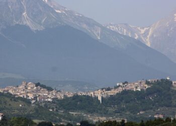 Мальовниче містечко в Італії продає середньовічні будинки за 1 євро