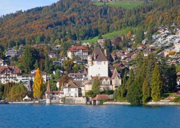 Названо казкове швейцарське містечко із захоплюючою природою і без натовпів туристів