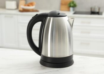 Небезпечна помилка: чому не можна чистити чайник лимонною кислотою