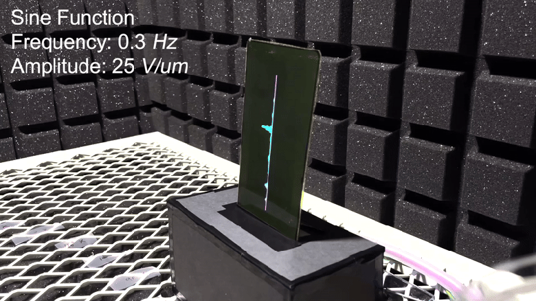 Новий гнучкий OLED-дисплей для смартфонів грає музику та вільно трансформується