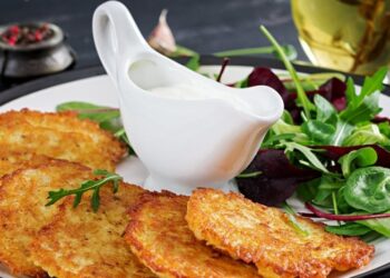 Однако ложка в тесто — и деруны не будут впитывать масло: хитрый кулинарный трюк