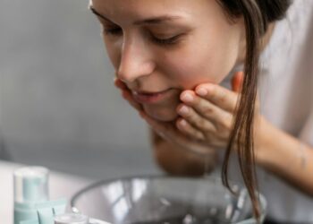 Подвійне очищення: навіщо воно потрібне і як правильно очищати шкіру