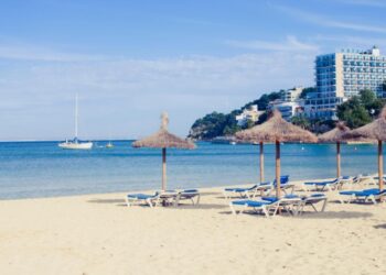 Популярний пляж в Іспанії ввів обмеження, які розлютили туристів