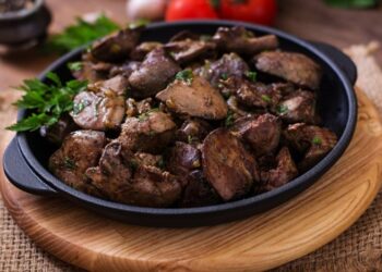 Посыпьте этим печень – и она будет невероятно сочной! Простой ингредиент, который и так есть на вашей кухне
