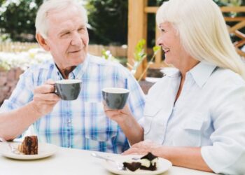 Що треба їсти на сніданок людям за 60, щоб залишатися здоровими й енергійними