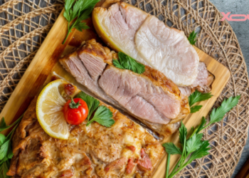 Вместо магазинной колбасы приготовьте это сочное мясо: вы точно хотите иметь эту заготовку в холодильнике (ВИДЕО)