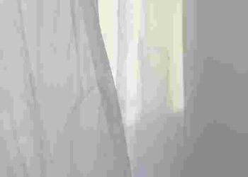 Поверніть фіранкам білосніжність: ефективні методи відбілювання