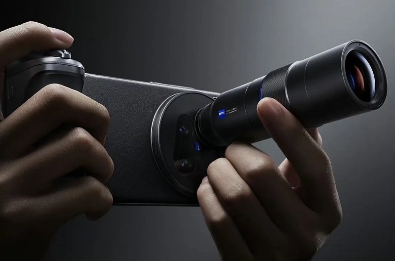 Блогери будуть у захваті: представлений флагманський смартфон vivo X200 Ultra з шикарним набором камер і знімним об'єктивом