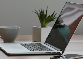 Техніка в небезпеці — 5 речей, які не можна робити з ноутбуком