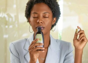 5 жіночих парфумів, які колеги таємно ненавидять: чому ваш аромат може зашкодити кар’єрі