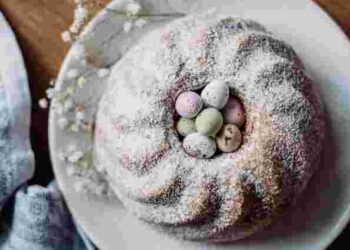 Вербові котики і бісквітні яйця: 5 креативних ідей, щоб прикрасити паску