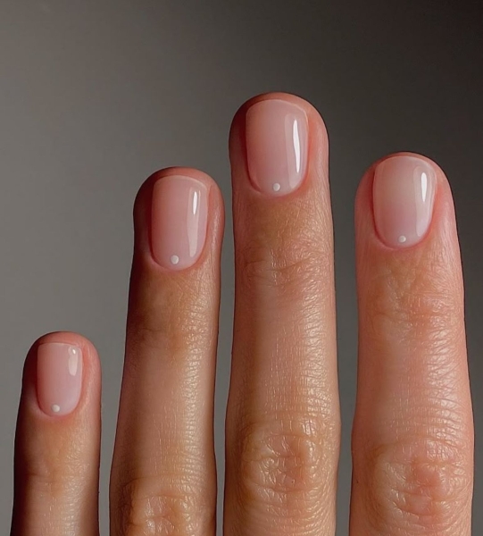 6 «приземлених» варіантів манікюру на весну та літо