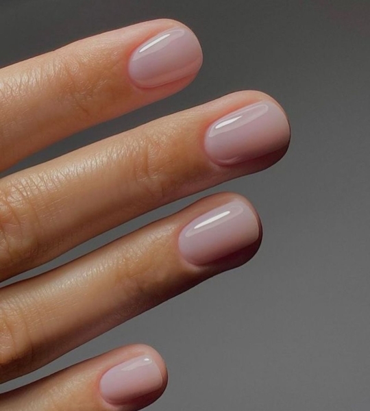 6 «приземлених» варіантів манікюру на весну та літо