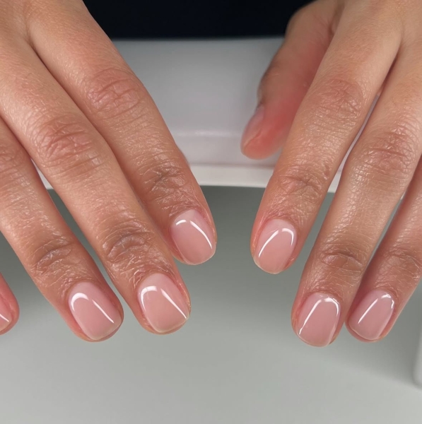 6 «приземлених» варіантів манікюру на весну та літо