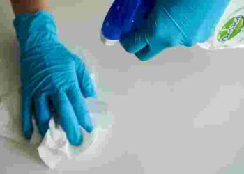 Кухонні шафи будуть як нові: 4 ефективні способи прибрати жир