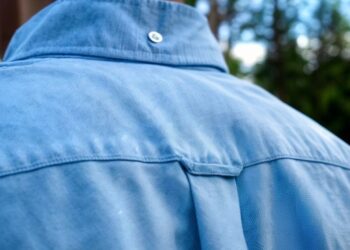 А ви знали, чому на задній стороні деяких дорогих сорочок є петля і навіщо її відривали