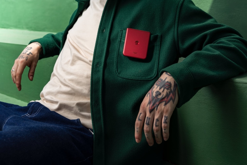 Motorola Razr 60 Ultra: найпотужніший складаний смартфон &mdash; 7-дюймовий екран, Snapdragon 8 Elite, три камери 50 МП та ще й з алькантарою