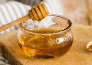 Чи можна нагрівати мед — відповідь вас здивує