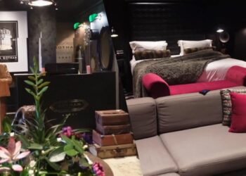 Апартаменти Бетмена: турист розповів про незвичайний готель у центрі Манчестера