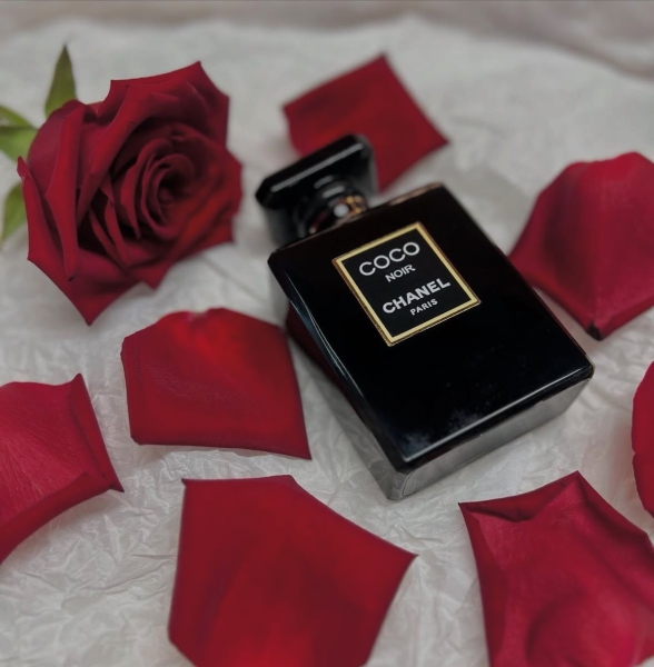 Аромати розкоші та статусності — так пахне багата жінка