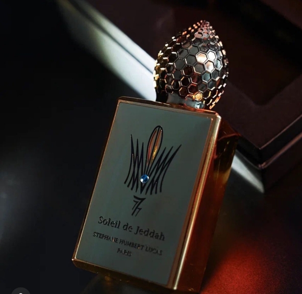 Аромати розкоші та статусності — так пахне багата жінка