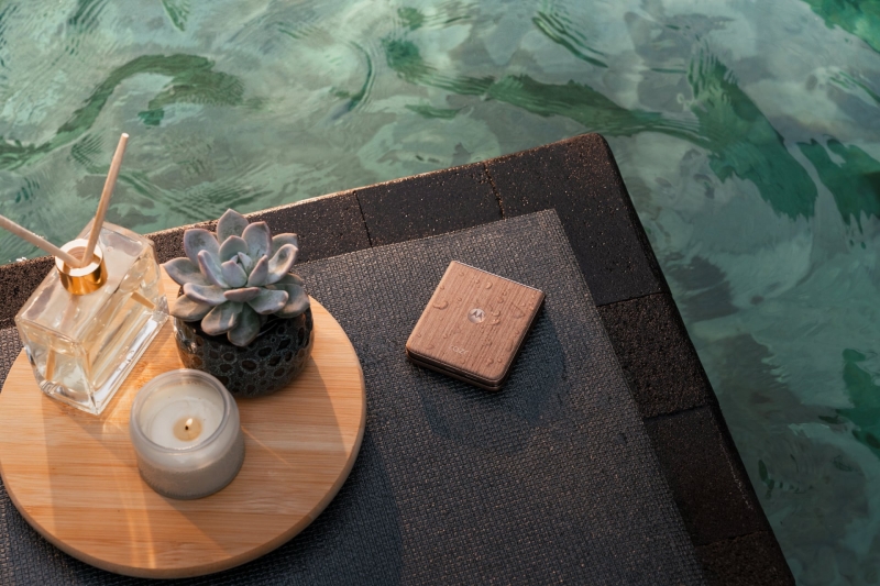 Motorola Razr 60 Ultra: найпотужніший складаний смартфон &mdash; 7-дюймовий екран, Snapdragon 8 Elite, три камери 50 МП та ще й з алькантарою