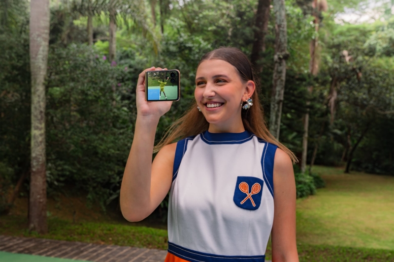 Motorola Razr 60 Ultra: найпотужніший складаний смартфон &mdash; 7-дюймовий екран, Snapdragon 8 Elite, три камери 50 МП та ще й з алькантарою