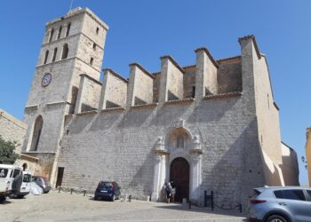 Багата історія і тихі куточки: експерти розповіли про маловідомий бік тусовочної Ібіци