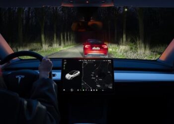 Адаптивне дальнє світло стало доступним для автомобілів Tesla у США та Канаді