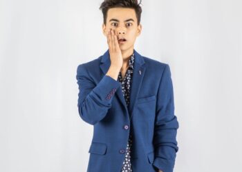 Чи знаєте ви, чому на рукавах будь-якого піджака або пальто завжди пришито кілька декоративних ґудзиків