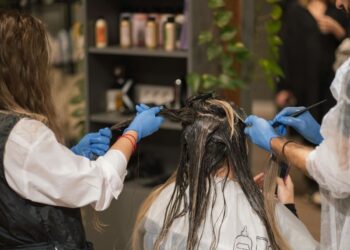 Ці речі заборонено робити після фарбування волосся, через них колір швидко вимивається