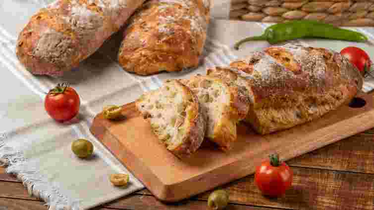 Температура, дно, колір: як зрозуміти, що хліб спікся