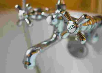 Змішувачі у ванній будуть сяяти: потрібен лише один незвичайний предмет