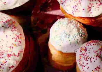 Глянцева і ніжна: як зробити глазур із маршмелоу