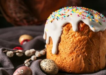 Эта влажная грузинская паска станет фишкой вашей пасхальной корзины: как ее приготовить (ВИДЕО)