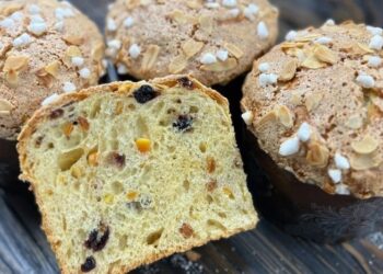 Этот декор дает +1000 баллов к стилю пасок: как приготовить глазурь, которая выпекается вместе с тестом (ВИДЕО)